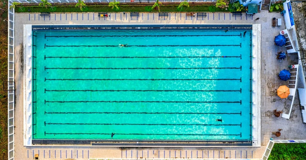 découvrez toutes les options de piscines adaptées à vos besoins : piscines enterrées, hors-sol, design et personnalisables pour votre jardin.