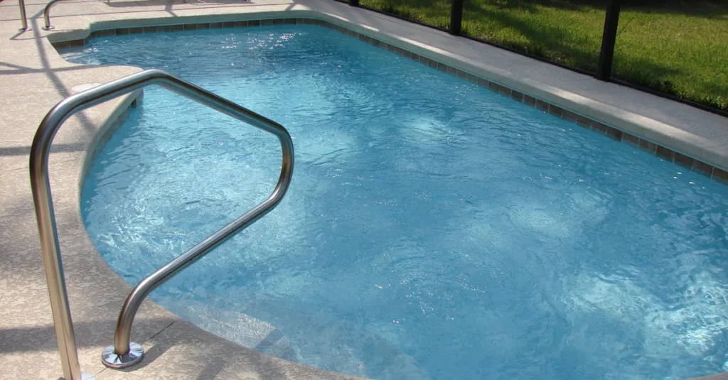 découvrez nos piscines en acier inoxydable alliant durabilité, design moderne et facilité d'entretien pour un espace aquatique élégant et résistant.