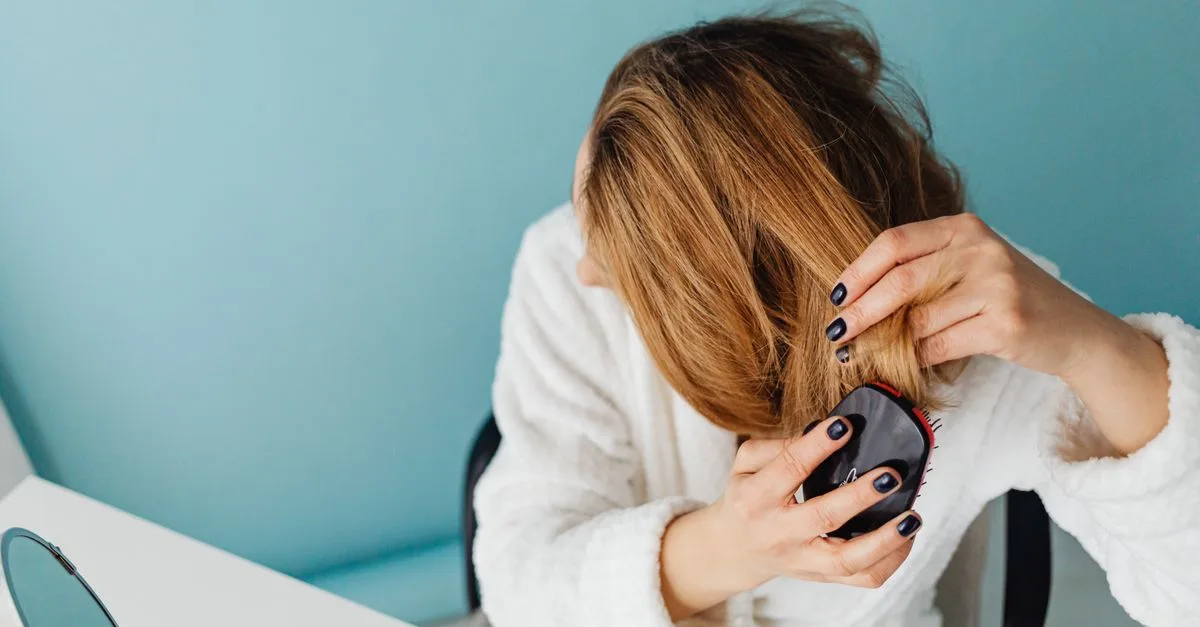 découvrez nos conseils et astuces pour prendre soin de vos cheveux au quotidien, avec des produits adaptés et des routines efficaces pour une chevelure saine et éclatante.